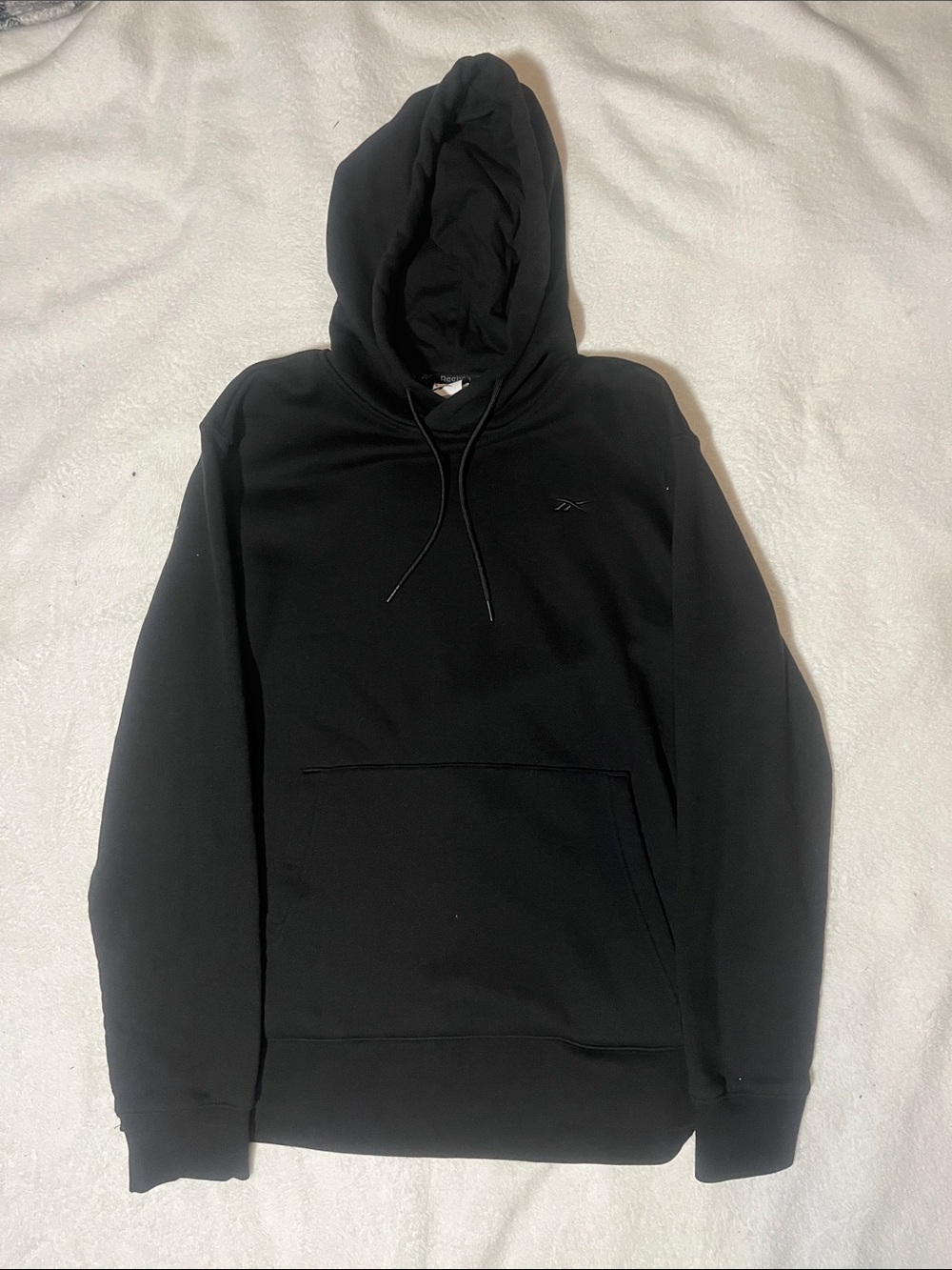 Reebok Men's Black Pullover Hoodie with Subtle Logo